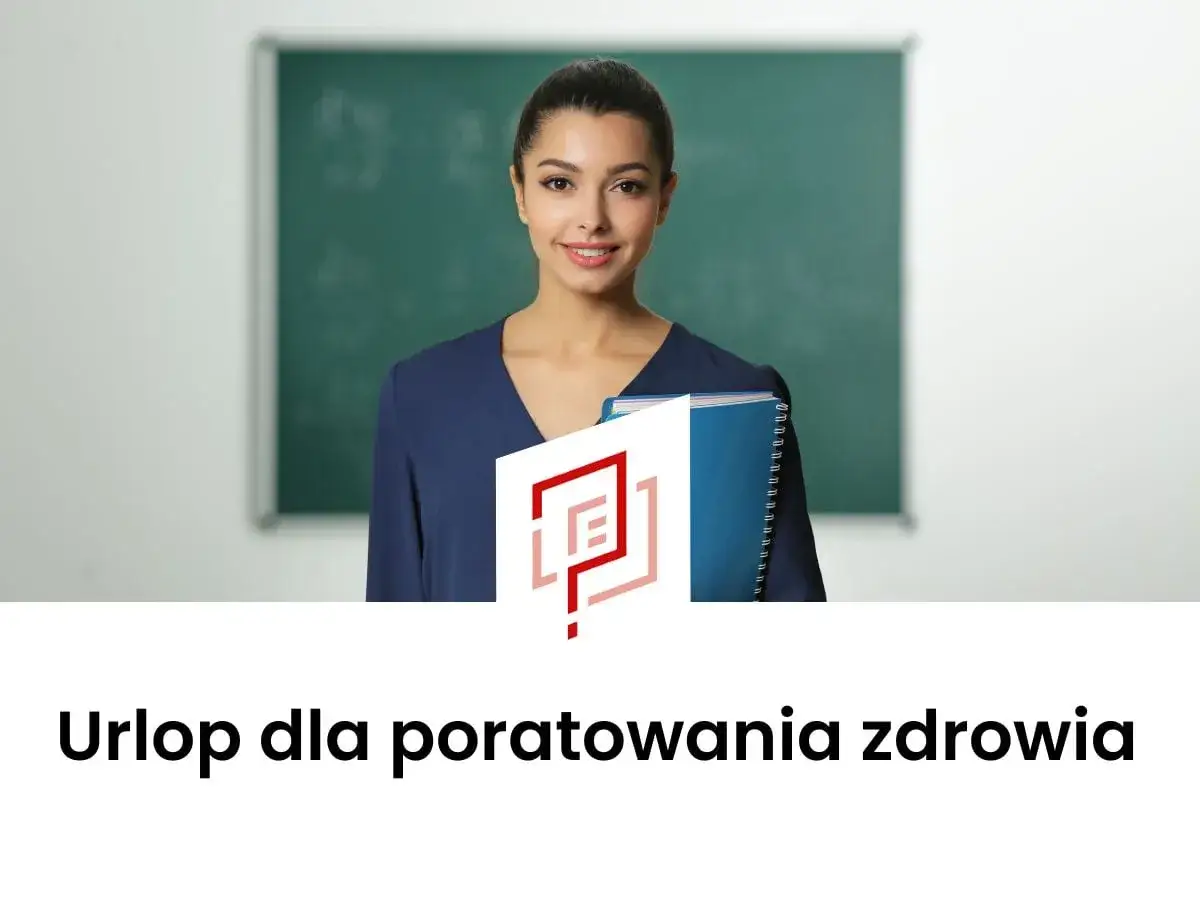 Nauczycielka z zeszytami przed tablicą. Poznaj 10 pytań o urlop dla poratowania zdrowia.