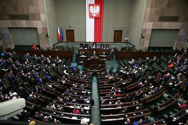 Czy prezydent może rozwiązać senat? Poznaj kluczowe przepisy konstytucji